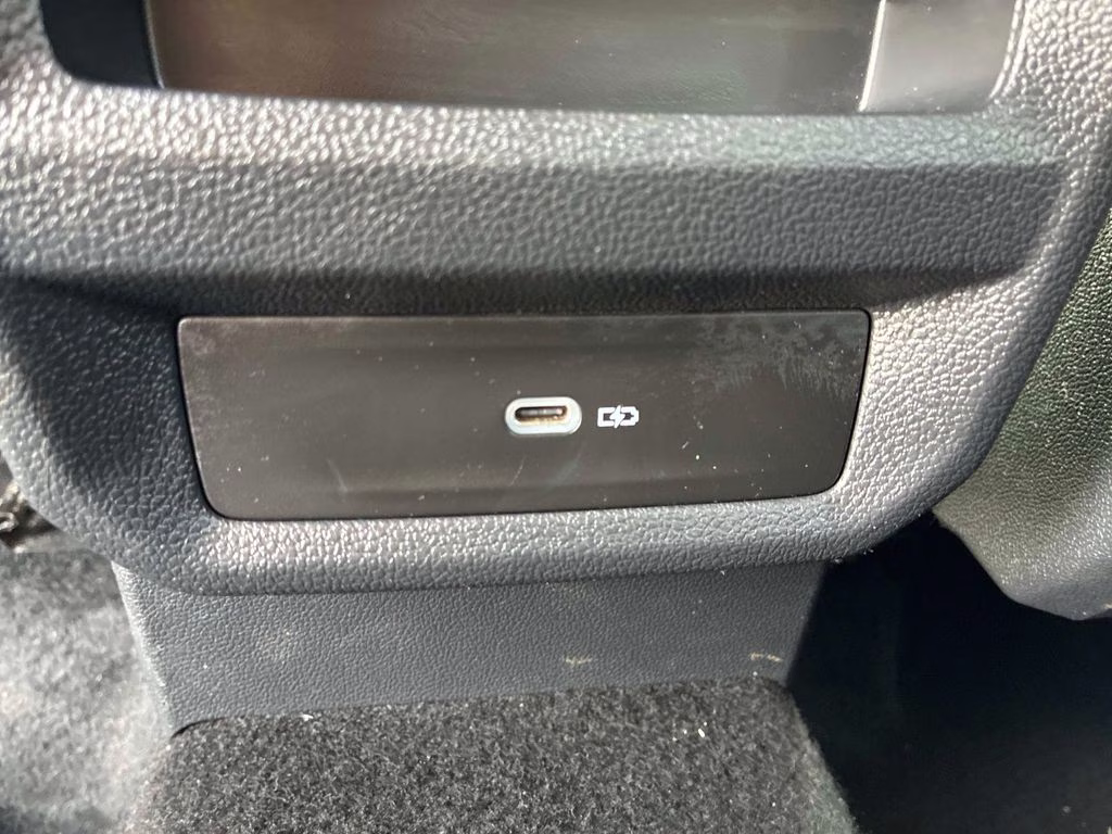 2025 White Volkswagen Taos 1.5T SE AWD SUV