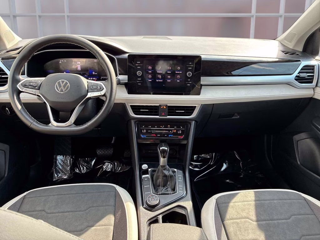 2025 White Volkswagen Taos 1.5T SE AWD SUV