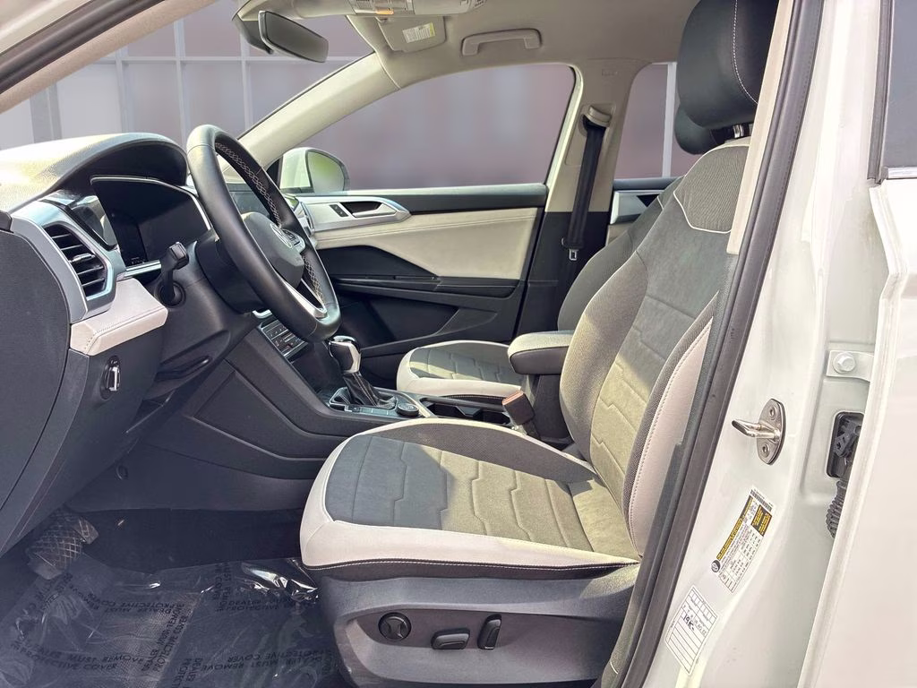 2025 White Volkswagen Taos 1.5T SE AWD SUV