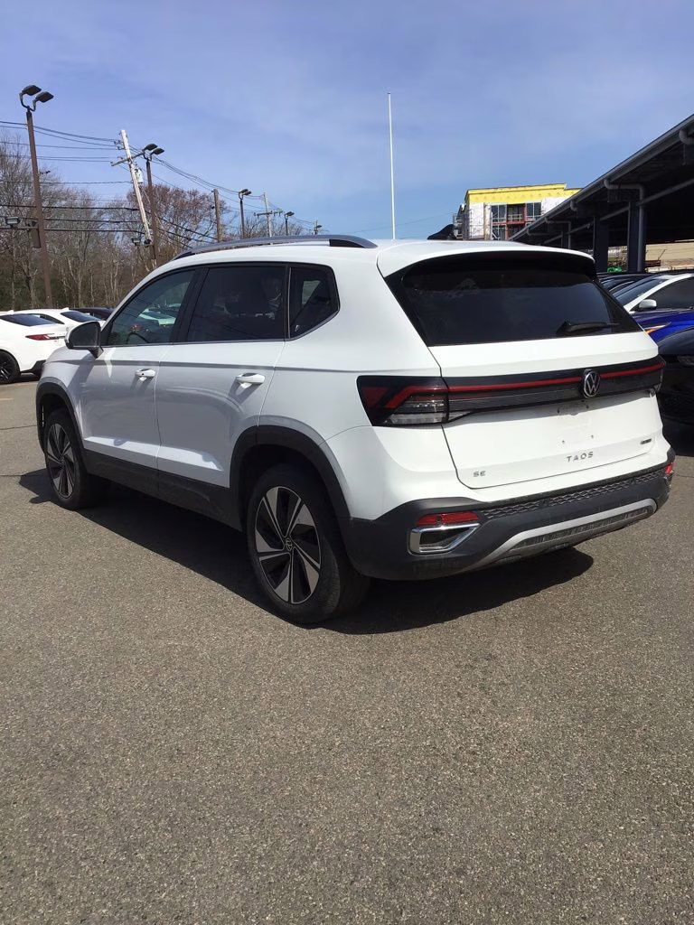 2025 White Volkswagen Taos 1.5T SE AWD SUV