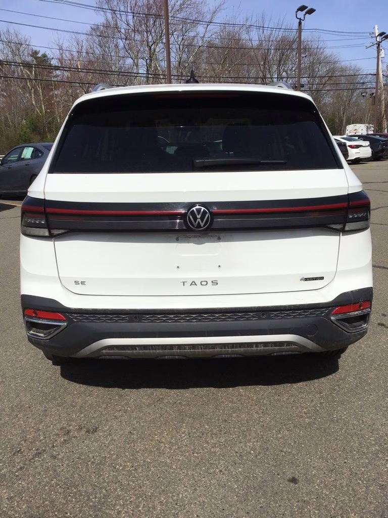 2025 White Volkswagen Taos 1.5T SE AWD SUV