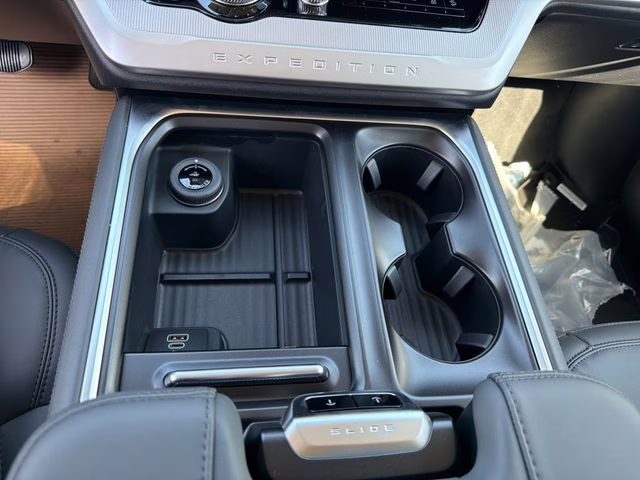 2026 Agate Black Metallic Ford Expedition Active 4X4 SUV