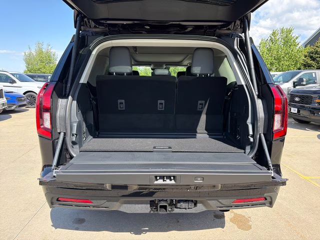 2026 Agate Black Metallic Ford Expedition Active 4X4 SUV