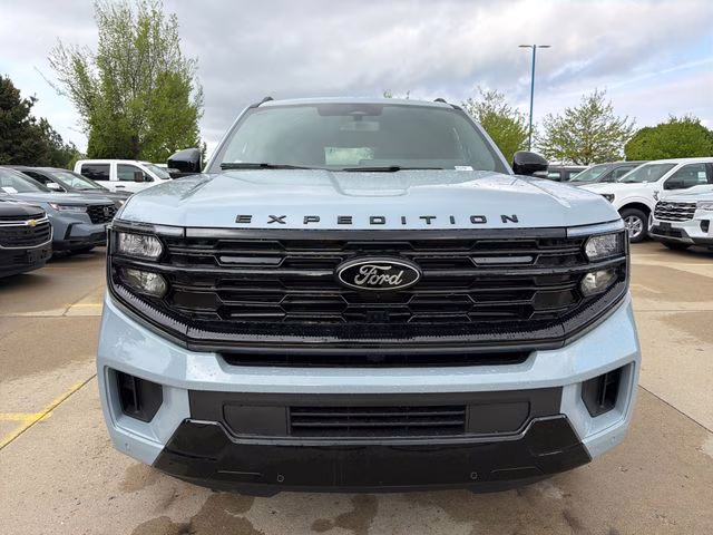 2026 Glacier Gray Metallic Tri-Coat Ford Expedition Platinum 4X4 SUV