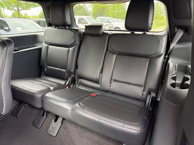 2026 Glacier Gray Metallic Tri-Coat Ford Expedition Platinum 4X4 SUV