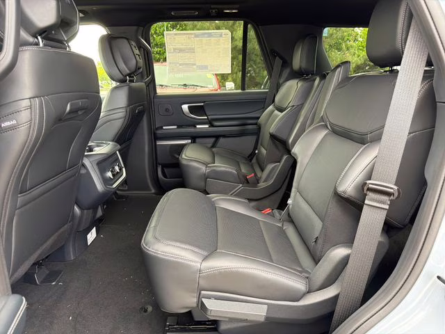 2026 Glacier Gray Metallic Tri-Coat Ford Expedition Platinum 4X4 SUV