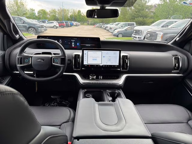2026 Glacier Gray Metallic Tri-Coat Ford Expedition Platinum 4X4 SUV