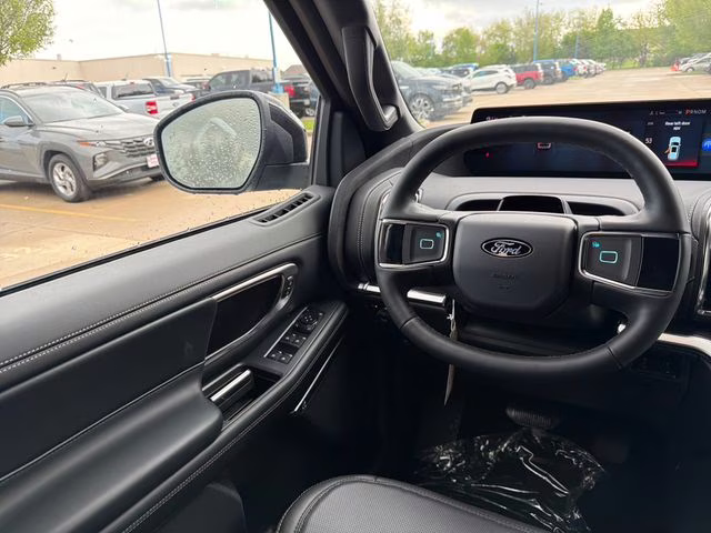 2026 Glacier Gray Metallic Tri-Coat Ford Expedition Platinum 4X4 SUV