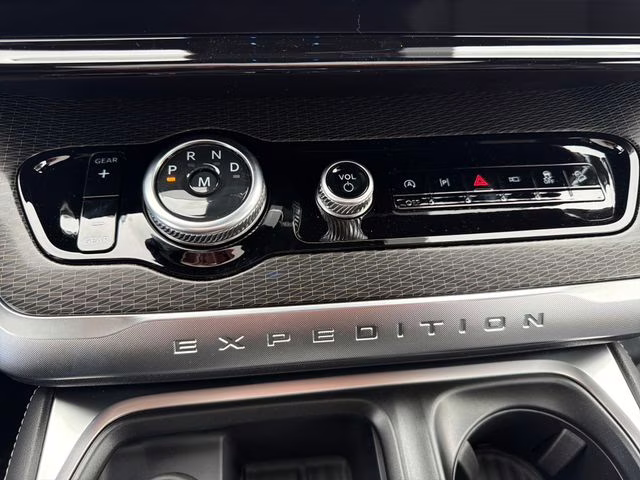 2026 Glacier Gray Metallic Tri-Coat Ford Expedition Platinum 4X4 SUV