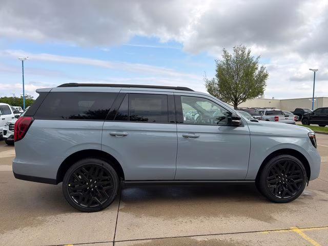 2026 Glacier Gray Metallic Tri-Coat Ford Expedition Platinum 4X4 SUV