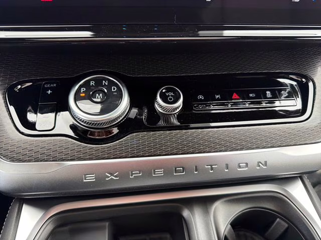 2026 Glacier Gray Metallic Tri-Coat Ford Expedition Platinum 4X4 SUV
