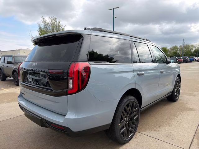 2026 Glacier Gray Metallic Tri-Coat Ford Expedition Platinum 4X4 SUV