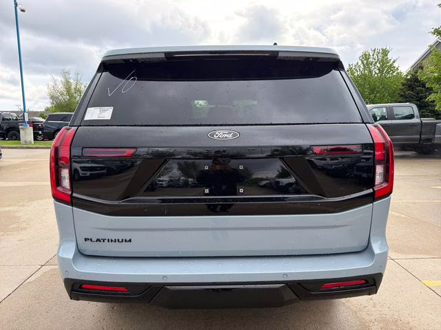 2026 Glacier Gray Metallic Tri-Coat Ford Expedition Platinum 4X4 SUV