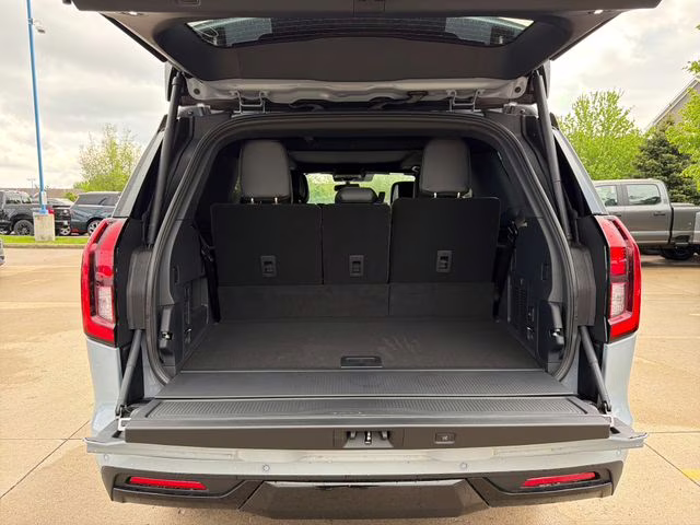 2026 Glacier Gray Metallic Tri-Coat Ford Expedition Platinum 4X4 SUV