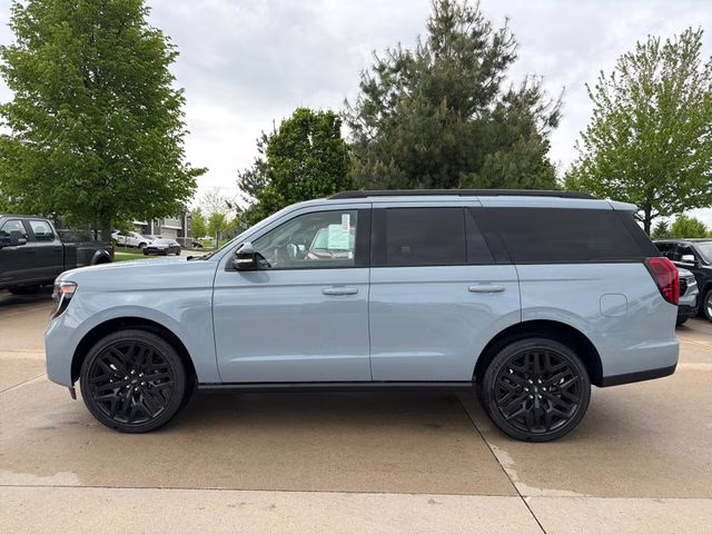 2026 Glacier Gray Metallic Tri-Coat Ford Expedition Platinum 4X4 SUV