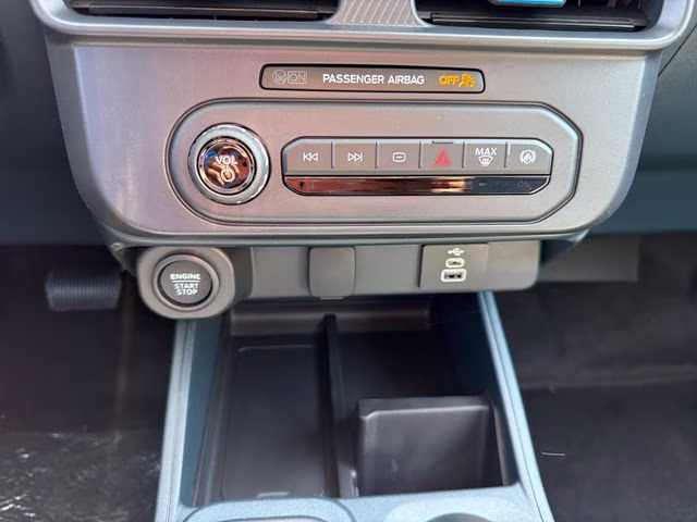 2026 Space White Metallic Ford Maverick Lobo Standard AWD Truck