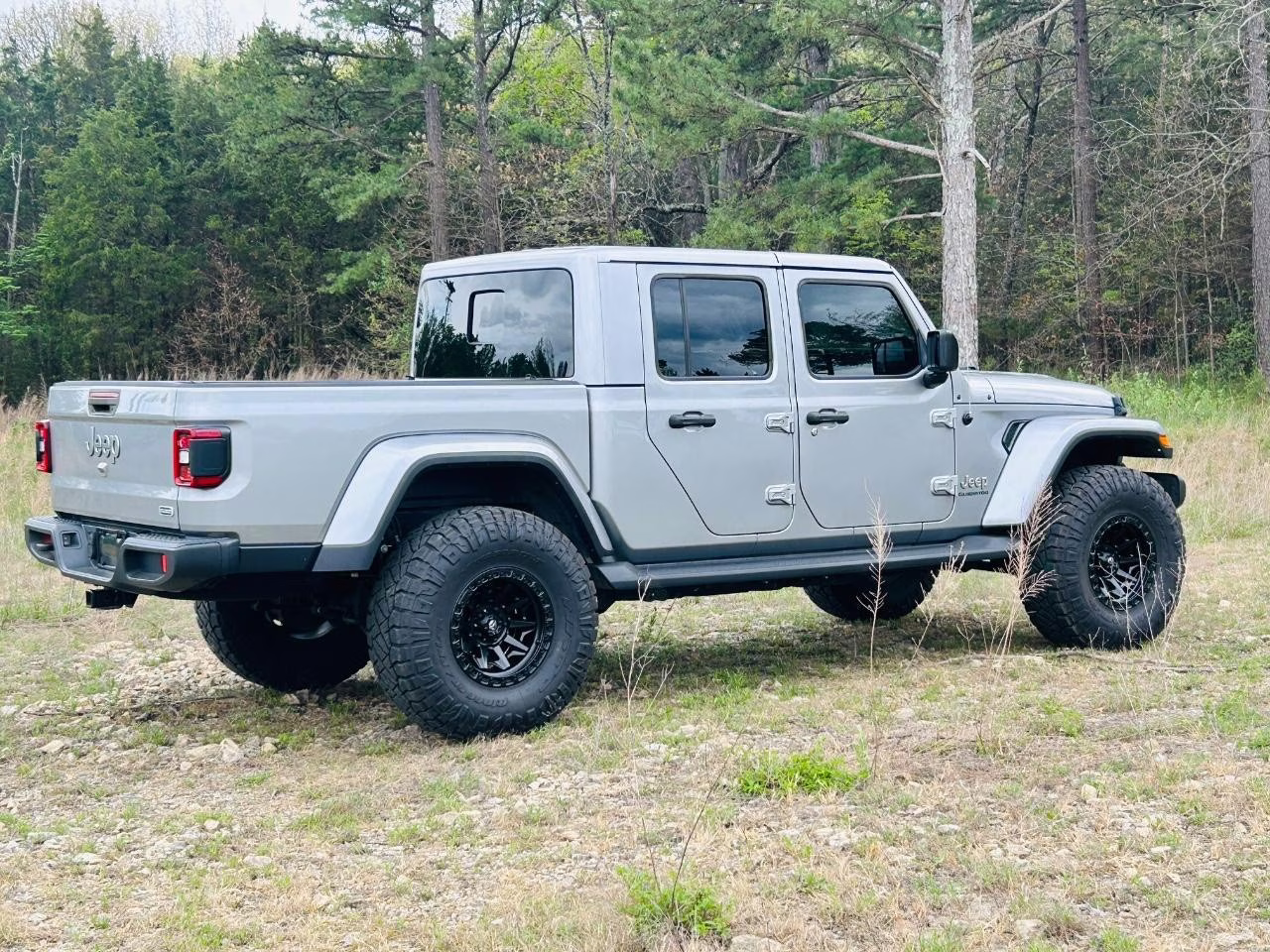 2021 Billet Silver Metallic Clearcoat Jeep Gladiator Overland 4X4 Truck