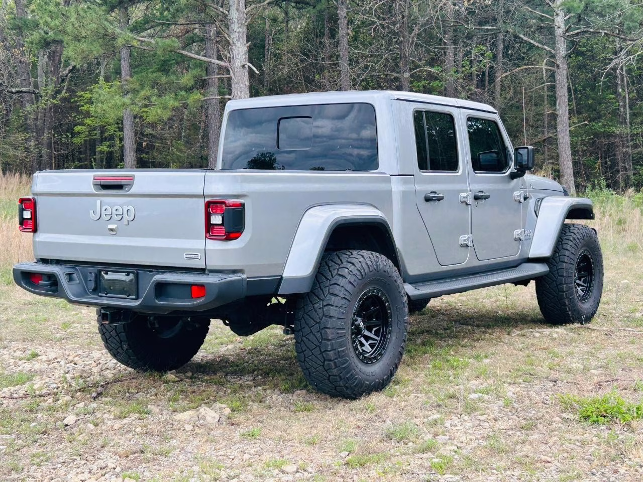 2021 Billet Silver Metallic Clearcoat Jeep Gladiator Overland 4X4 Truck