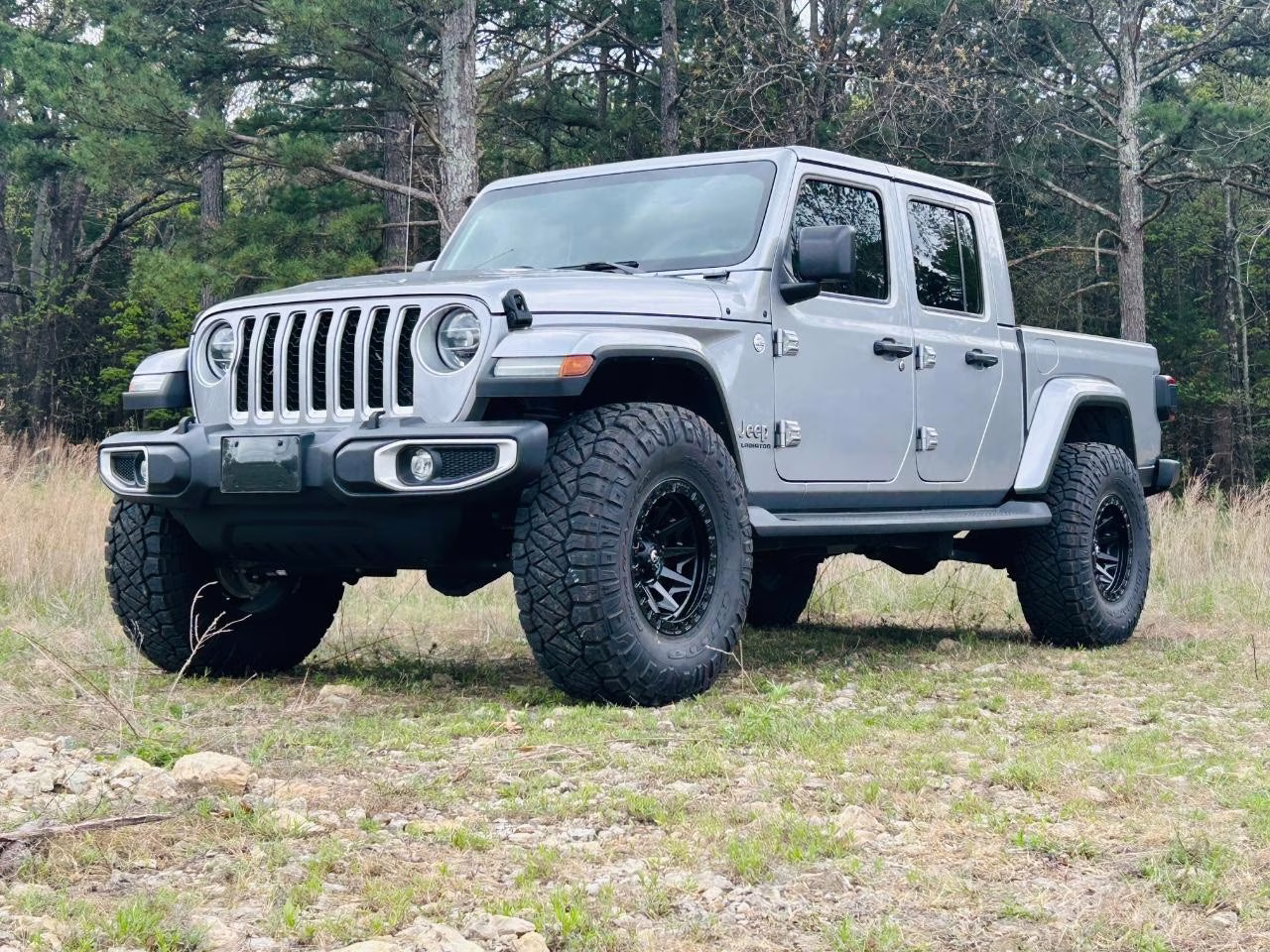 2021 Billet Silver Metallic Clearcoat Jeep Gladiator Overland 4X4 Truck