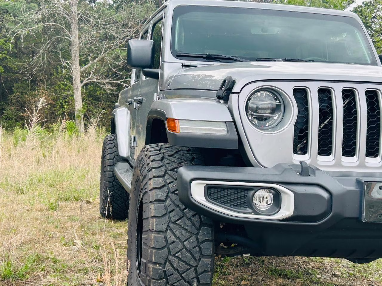 2021 Billet Silver Metallic Clearcoat Jeep Gladiator Overland 4X4 Truck