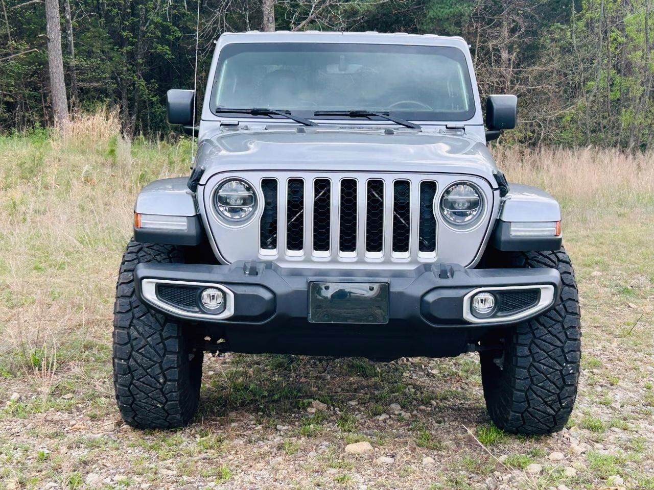 2021 Billet Silver Metallic Clearcoat Jeep Gladiator Overland 4X4 Truck
