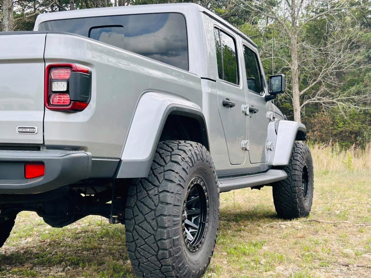 2021 Billet Silver Metallic Clearcoat Jeep Gladiator Overland 4X4 Truck