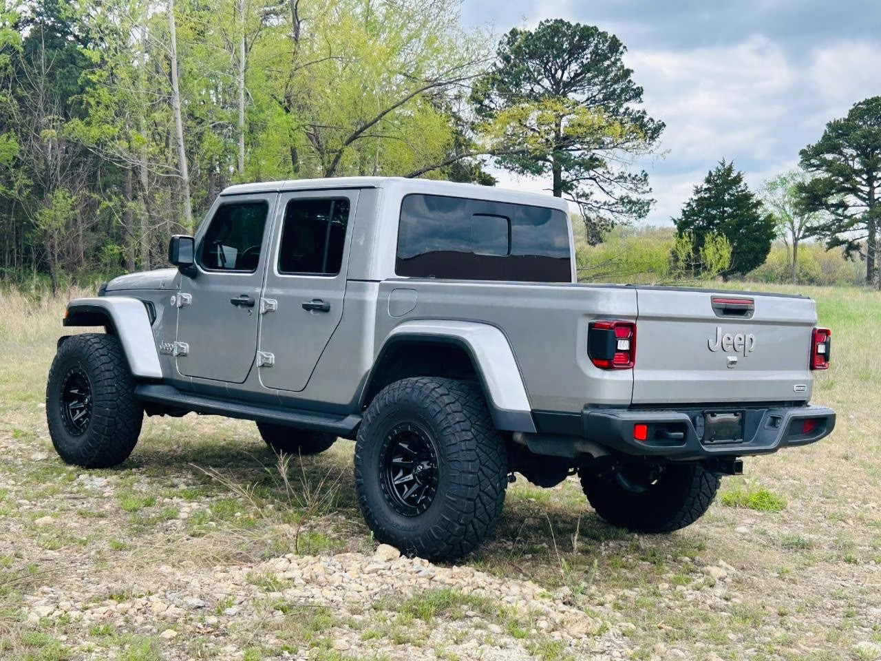 2021 Billet Silver Metallic Clearcoat Jeep Gladiator Overland 4X4 Truck