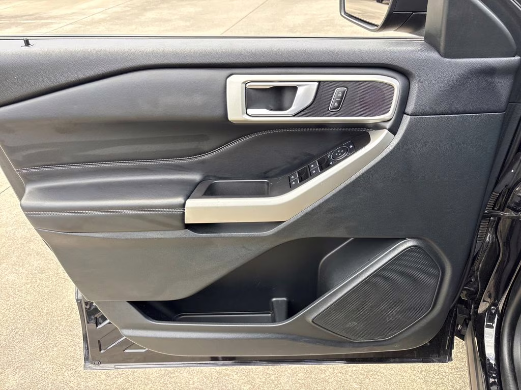 2023 Agate Black Metallic Ford Explorer XLT 4X4 SUV
