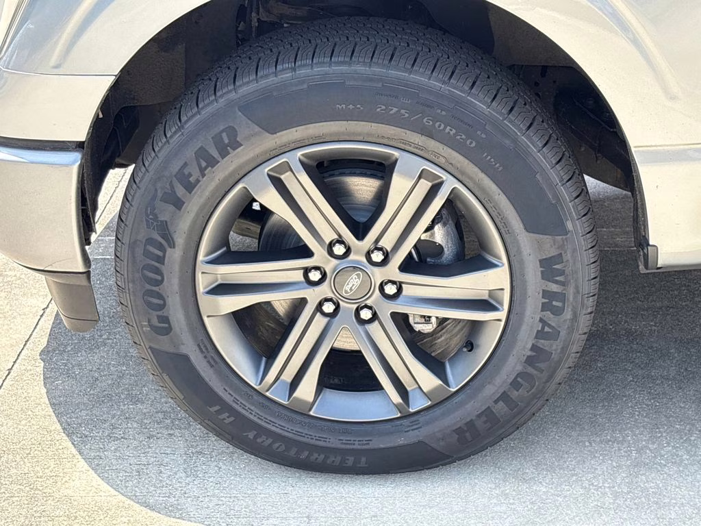 2023 Silver Metallic Ford F-150 Lariat 4X4 Truck