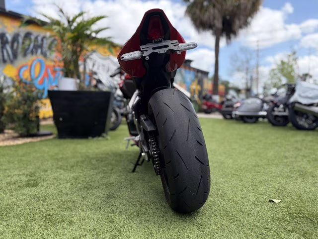 2024 RED Honda CBR650R ABS