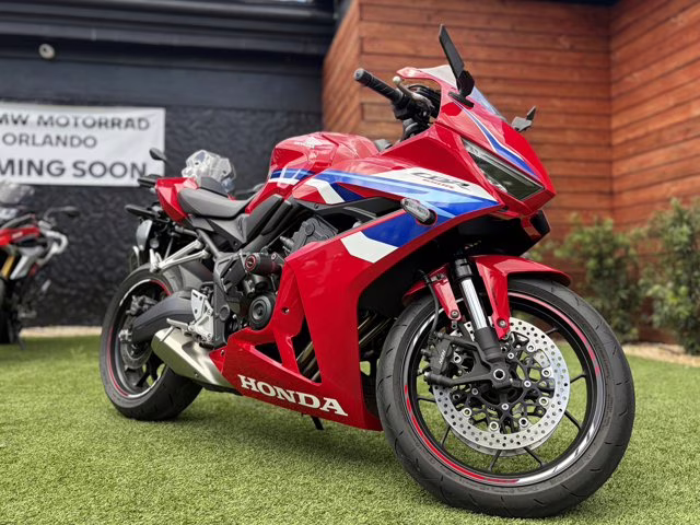 2024 RED Honda CBR650R ABS