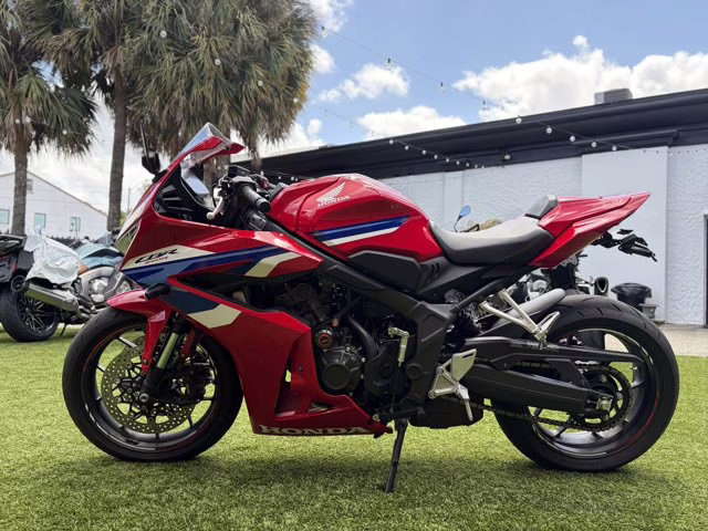 2024 RED Honda CBR650R ABS