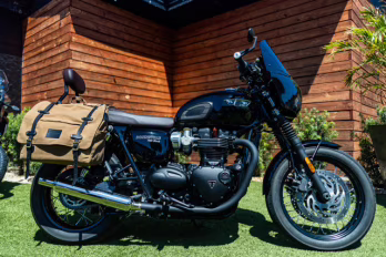 2017 BLACK Triumph BONNEVILLE T-120