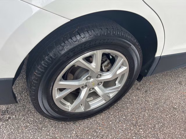 2020 Iridescent Pearl Tricoat Chevrolet Equinox Premier FWD SUV
