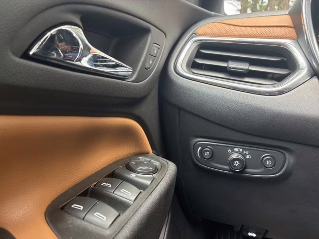 2020 Iridescent Pearl Tricoat Chevrolet Equinox Premier FWD SUV
