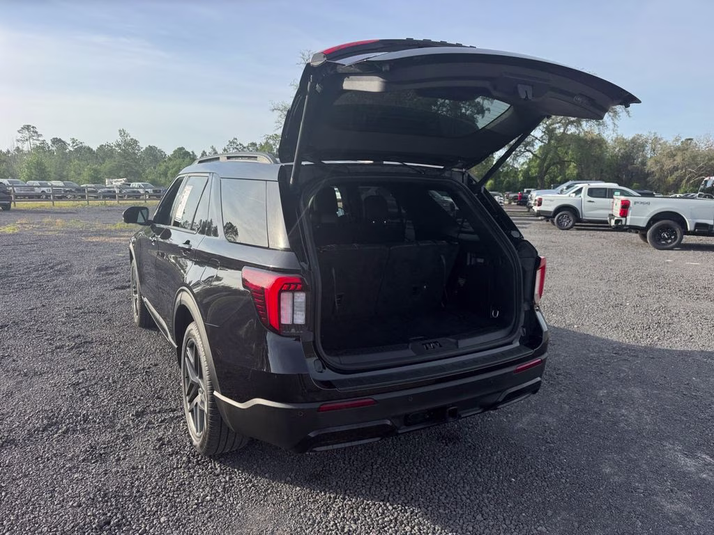 2025 Black Metallic Ford Explorer ST-Line 4X4 SUV