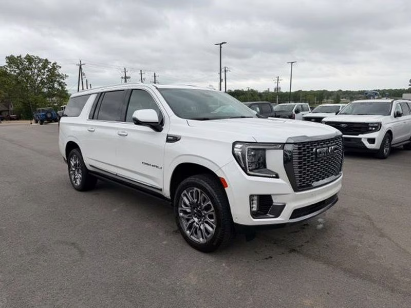 2024 White Frost Tricoat GMC Yukon XL Denali Ultimate 4X4 SUV