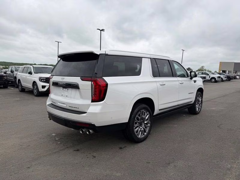2024 White Frost Tricoat GMC Yukon XL Denali Ultimate 4X4 SUV