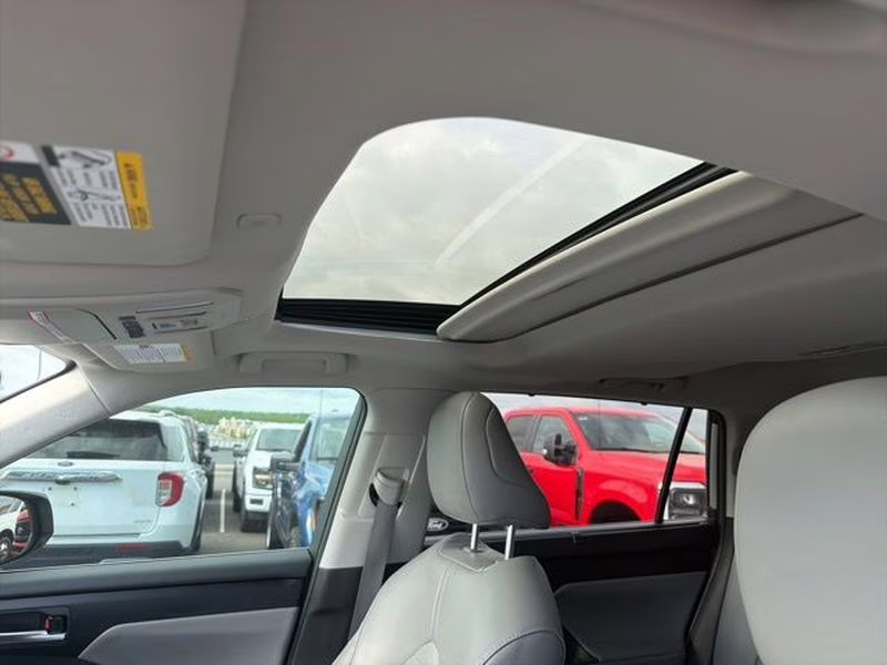 2023 Celestial Silver Metallic Toyota Highlander Hybrid Hybrid XLE FWD SUV