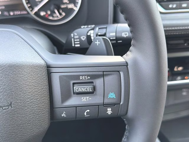 2026 Everest White Pearl Tricoat Nissan Rogue Dark Armor AWD SUV