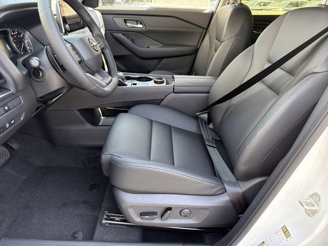 2026 Everest White Pearl Tricoat Nissan Rogue Dark Armor AWD SUV