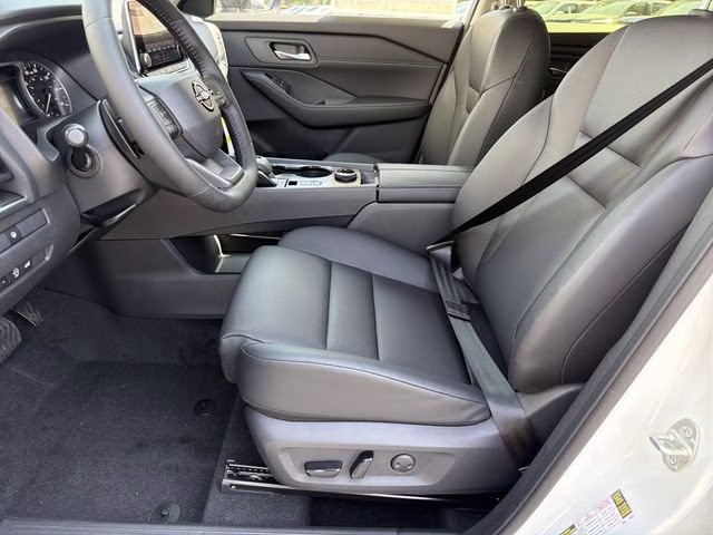 2026 Everest White Pearl Tricoat Nissan Rogue Dark Armor AWD SUV