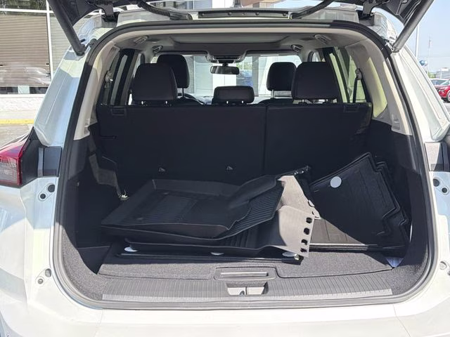 2026 Everest White Pearl Tricoat Nissan Rogue Dark Armor AWD SUV