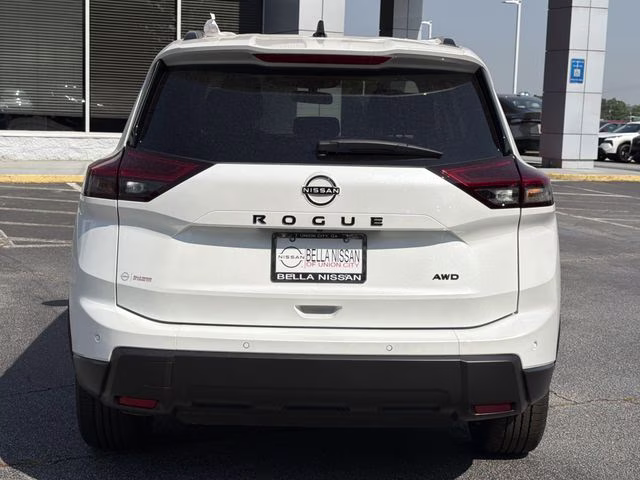 2026 Everest White Pearl Tricoat Nissan Rogue Dark Armor AWD SUV
