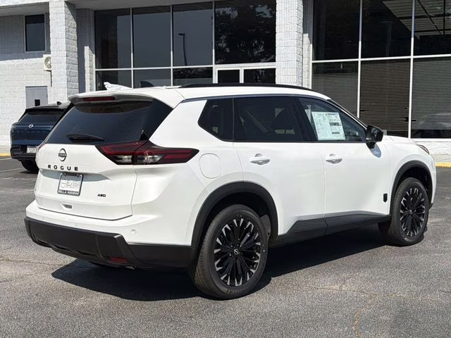 2026 Everest White Pearl Tricoat Nissan Rogue Dark Armor AWD SUV