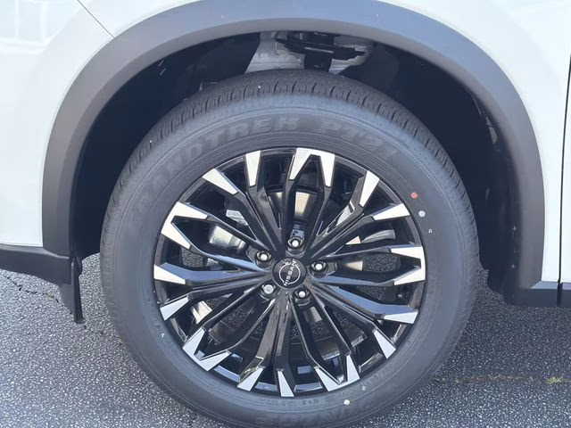 2026 Everest White Pearl Tricoat Nissan Rogue Dark Armor AWD SUV