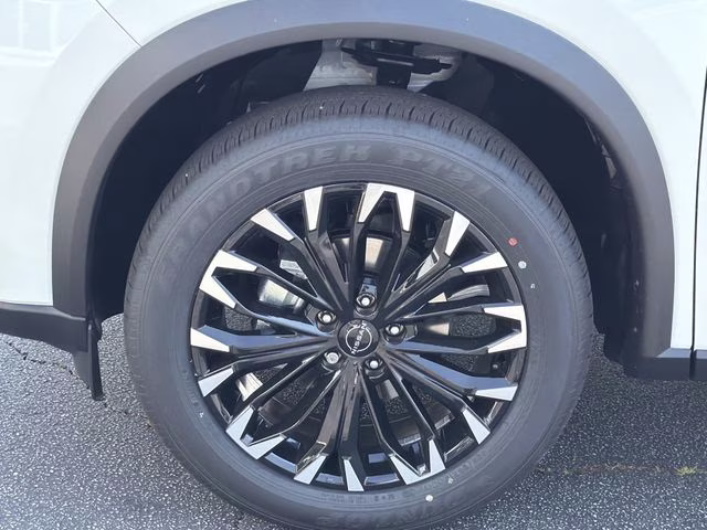 2026 Everest White Pearl Tricoat Nissan Rogue Dark Armor AWD SUV