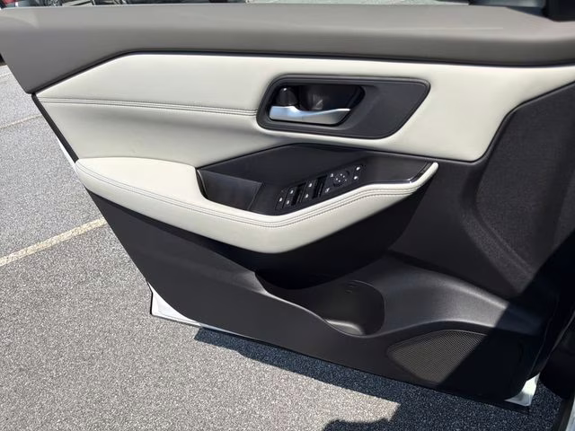 2026 Everest White Pearl Tricoat Nissan Rogue Dark Armor AWD SUV
