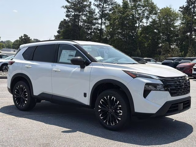 2026 Everest White Pearl Tricoat Nissan Rogue Dark Armor AWD SUV