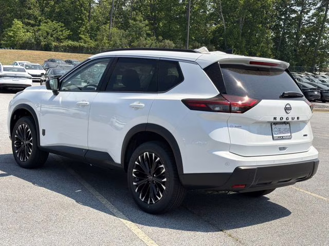 2026 Everest White Pearl Tricoat Nissan Rogue Dark Armor AWD SUV